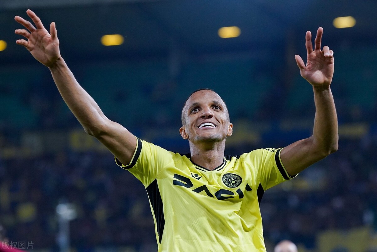 威尼斯人平台 -包含AC米兰内部会议纪要流出：加时末段门线救险；欧篮联使命明确；更衣室氛围转暖的词条