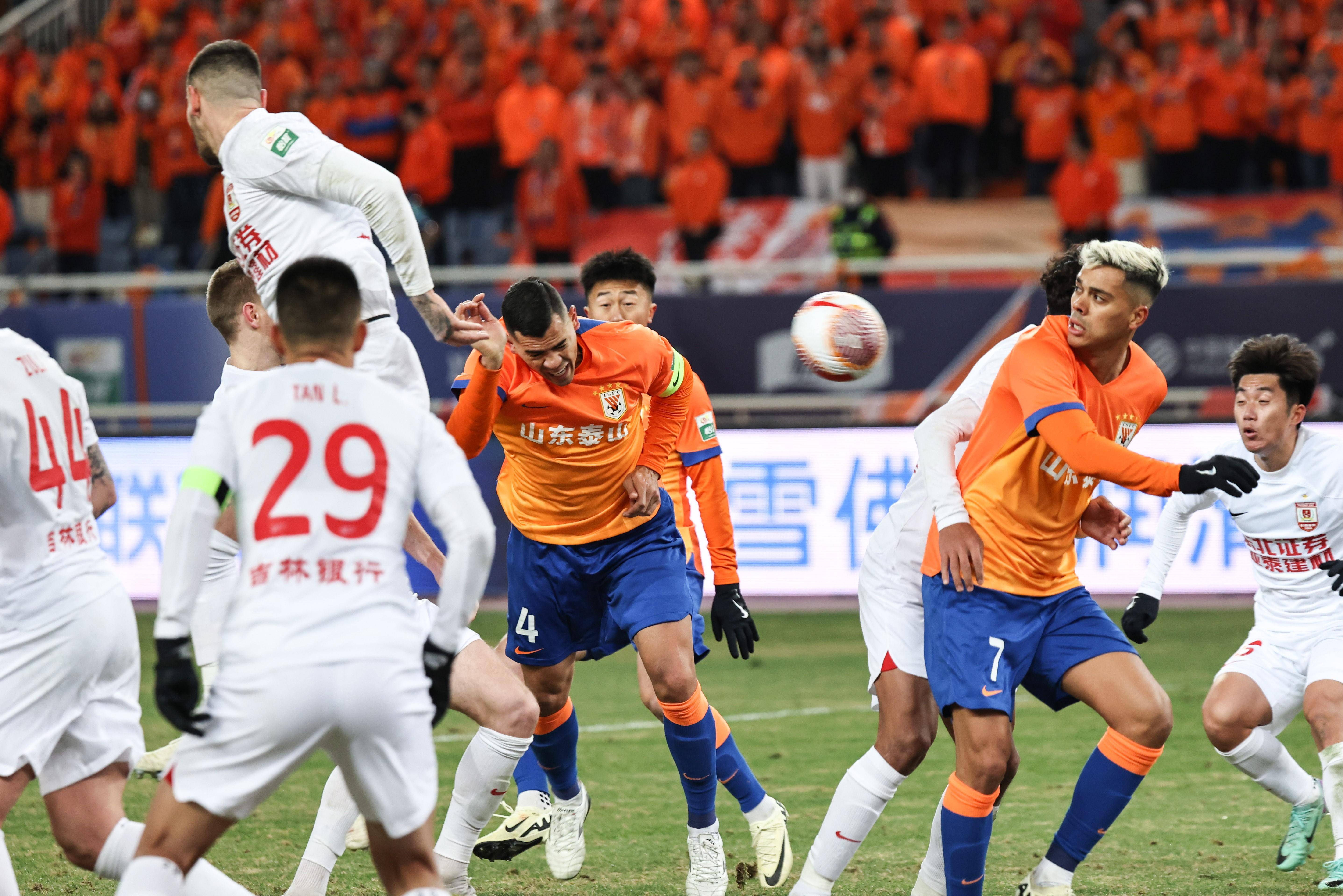 威尼斯人娱乐 -包含今晚北京国安备战欧联赛后英超焦点战，这操作让人直呼：风云突变山东泰山冲刺阶段队长鼓劲的词条