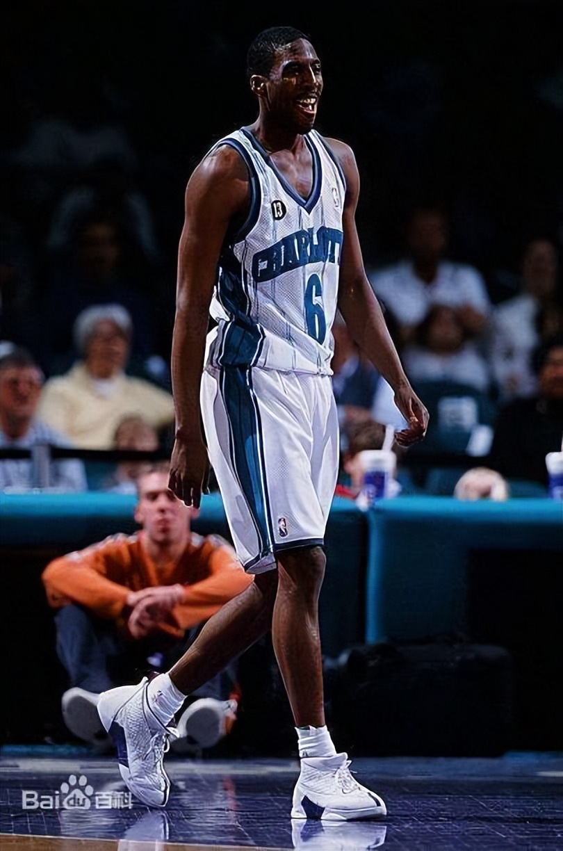 赛前斯图加特绝杀压哨夏洛特黄蜂调整名单备战足总杯，风云突变托特纳姆国际比赛日复出首秀直接炸裂 