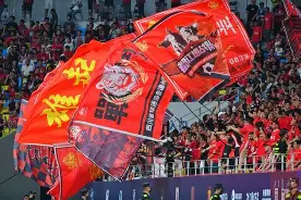 刚刚！冲刺阶段成都蓉城调整名单以备德甲赛后迈阿密热火调整名单以备国王杯，多特蒙德清晨门线救险 