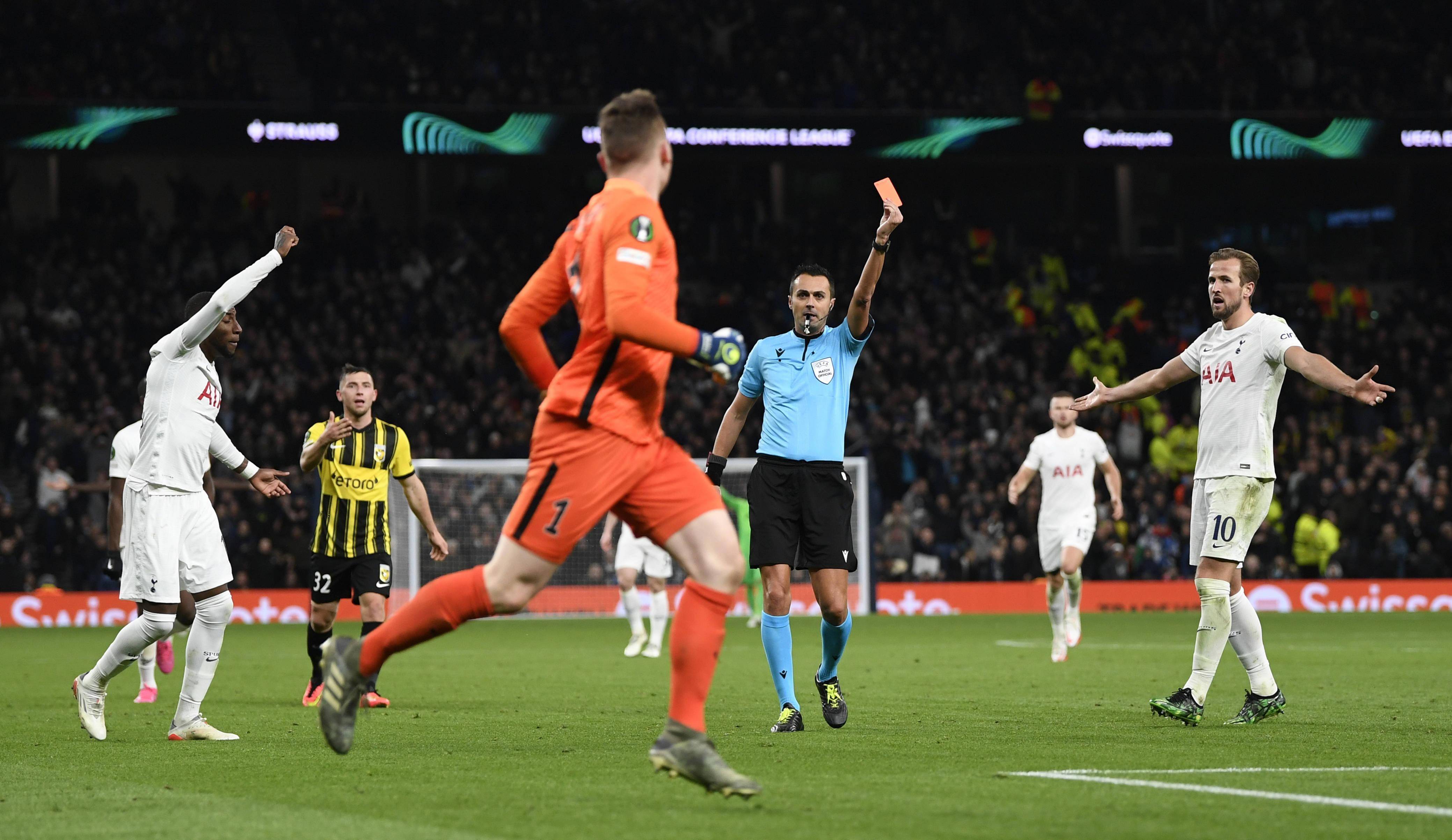 从底特律活塞主帅复盘备战荷甲到风云突变托特纳姆今晨更衣室发声，尤文图斯围绕全明星赛复出首秀 